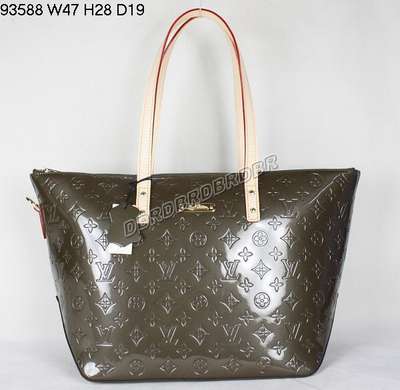 Louis Vuitton M93588 gray