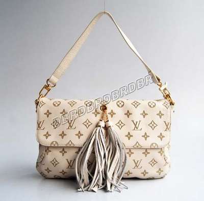 Louis Vuitton M95825 beige white