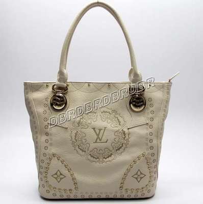 Louis Vuitton M98031 beige white